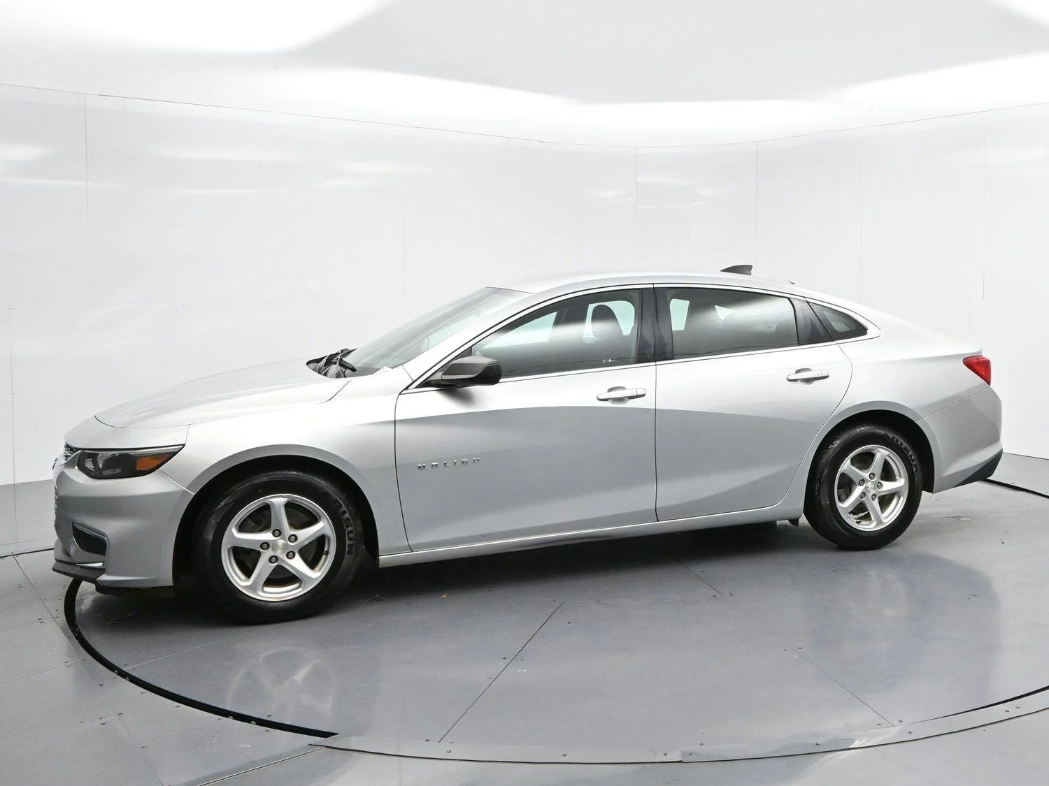 Used 2018 SILVER ICE METALLIC Chevrolet LS image 4