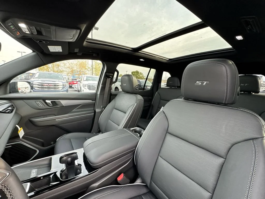 New 2026 Iridescent White Tricoat Buick Sport Touring image 22