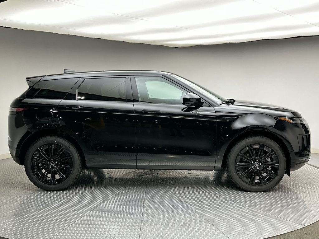 New 2026 Santorini Black Metallic Land Rover S image 4