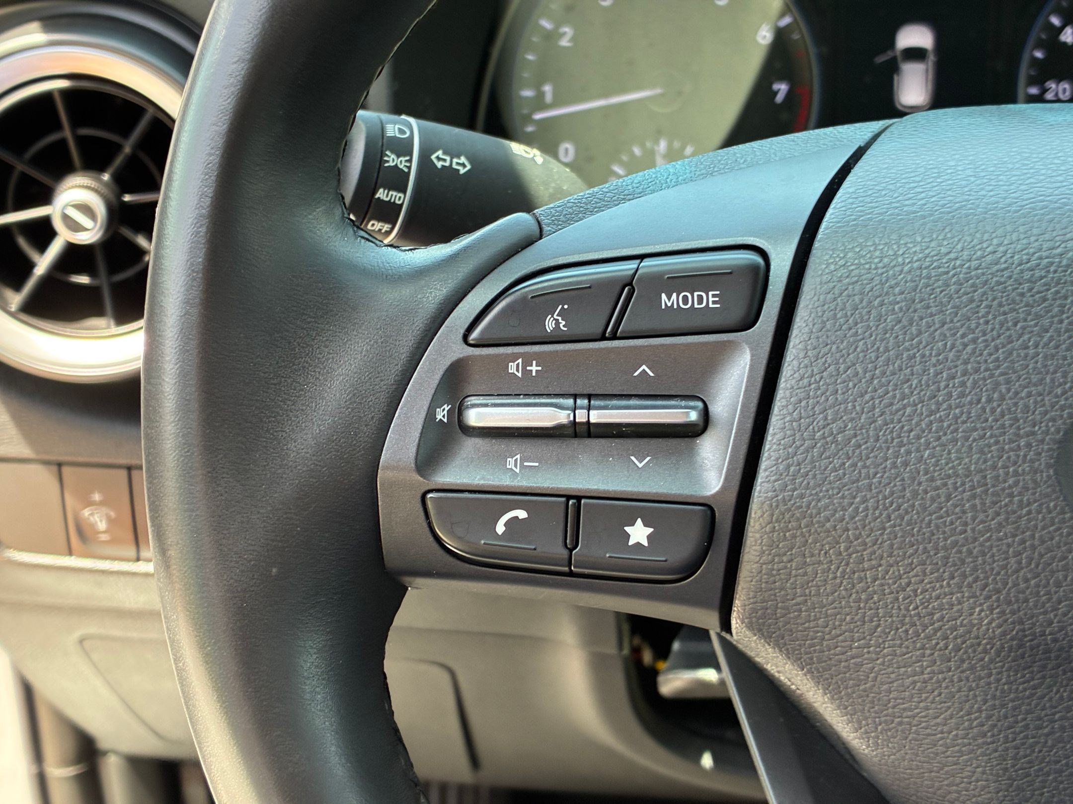 2022 Hyundai Kona SEL - Photo 18