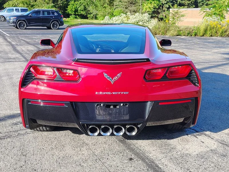 Used 2015 Red Chevrolet Stingray image 8