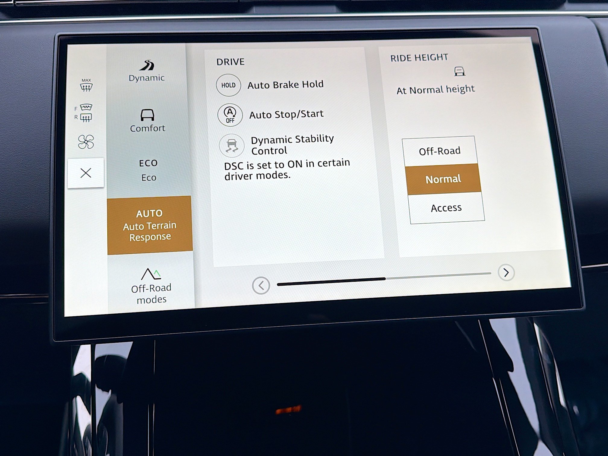 New 2026 Carpathian Grey Land Rover Dynamic SE image 31