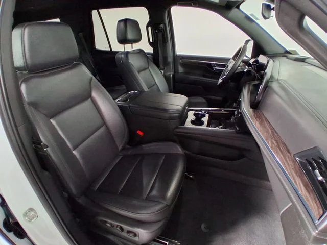 Used 2025 White Chevrolet LT image 15