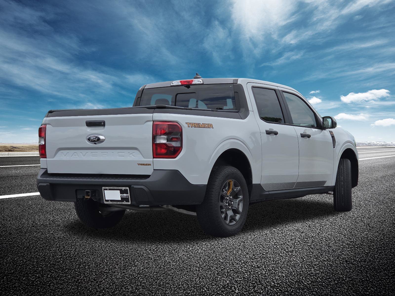 Used 2023 Avalanche Gray Ford XLT Advanced AWD SuperCrew image 17