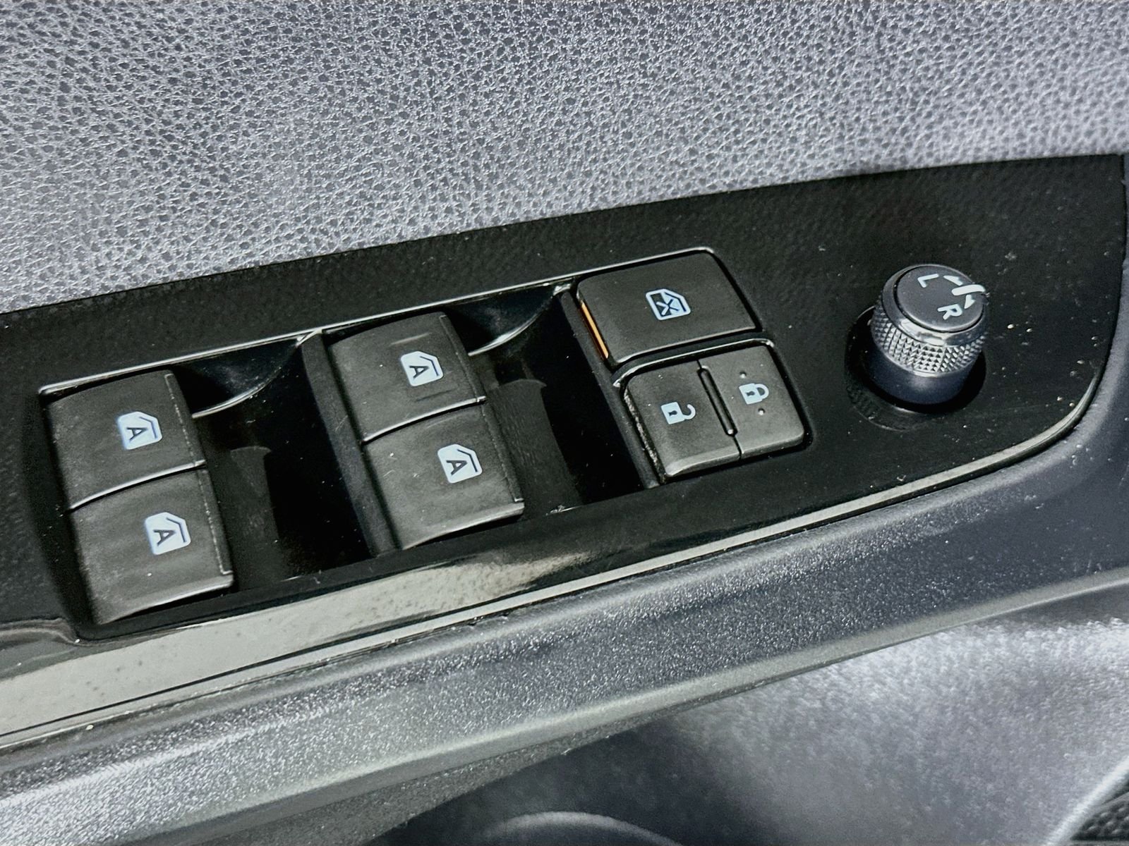Used 2016 Blizzard Pearl Toyota Four Touring image 18