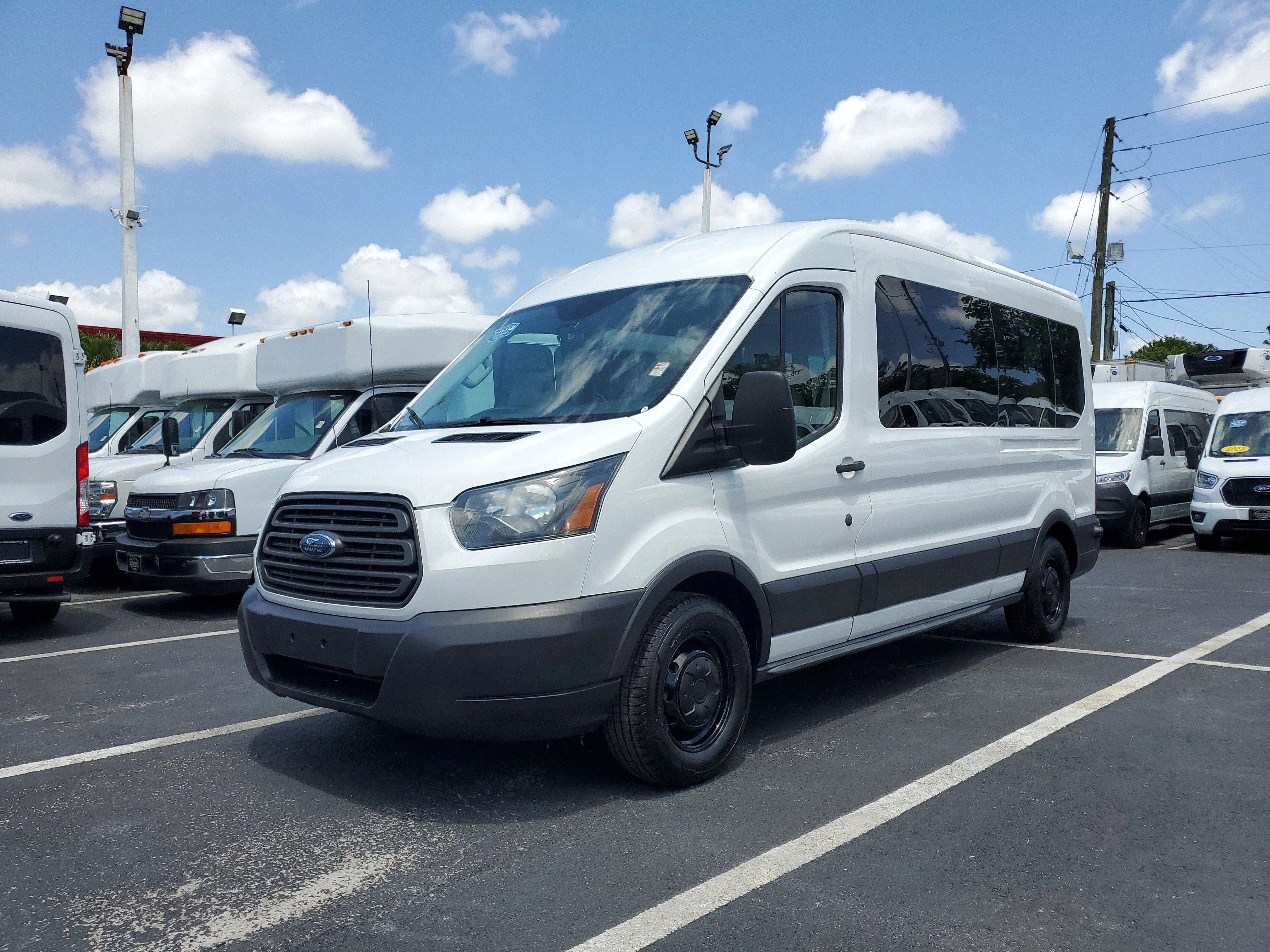 2015 Ford Transit XLT - Photo 24