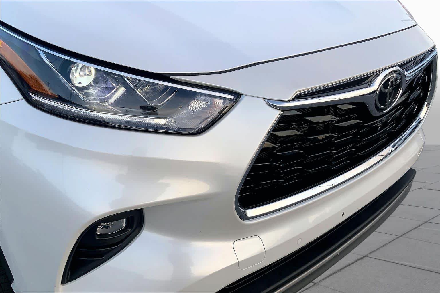 Used 2026 Wind Chill Pearl Toyota Hybrid Platinum image 29