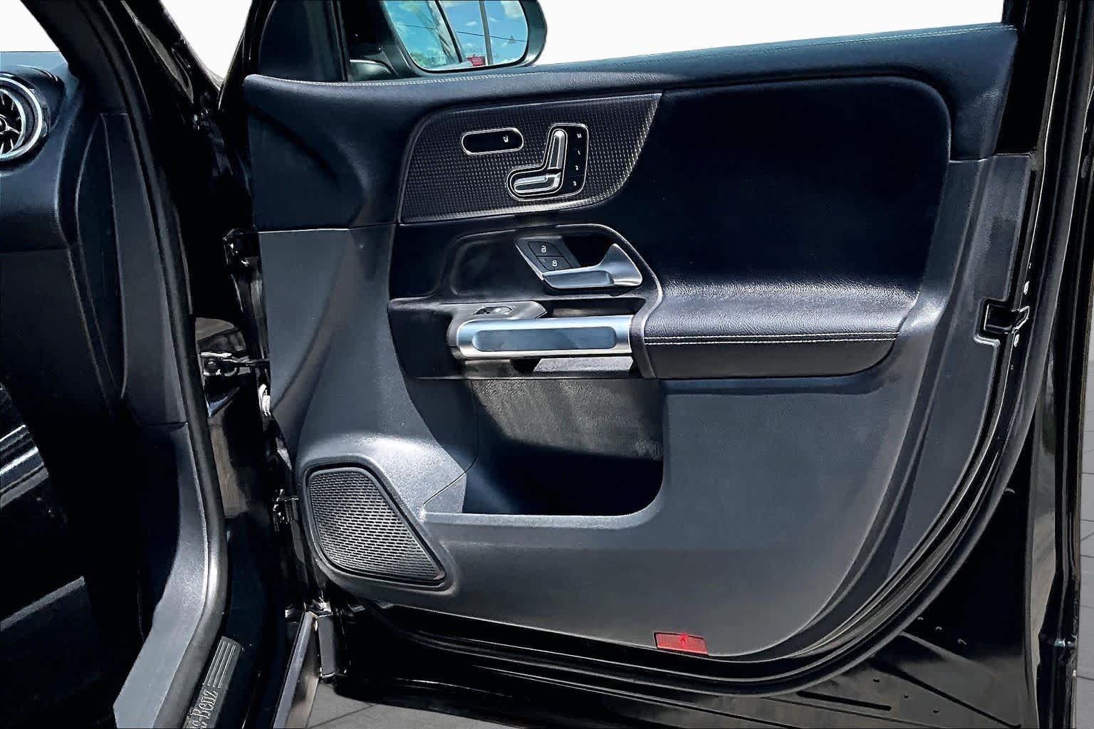 Used 2023 Night Black Mercedes-Benz GLB 250 image 27