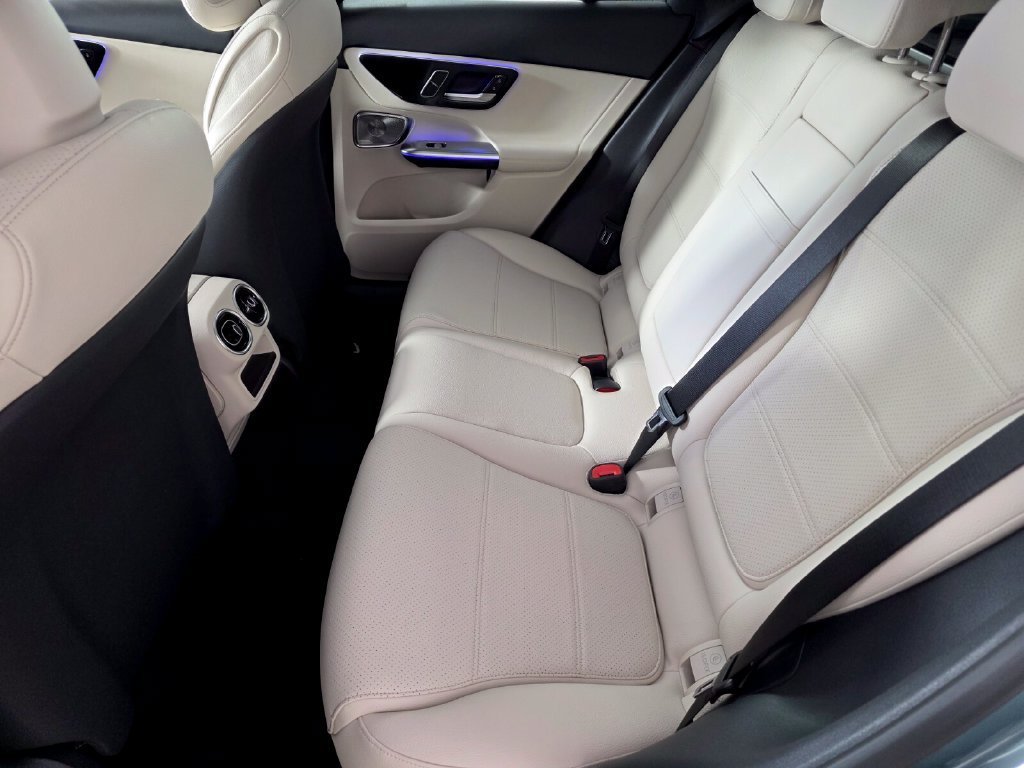 New 2027 Verde Silver Metallic Mercedes-Benz GLC 300 image 27