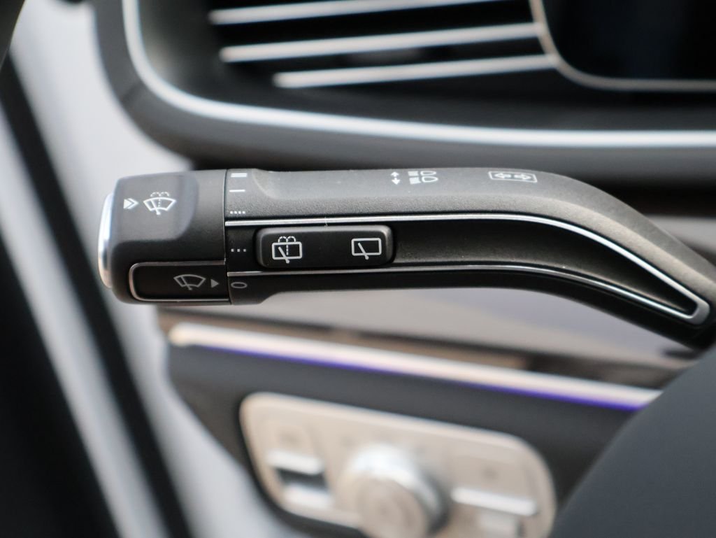 New 2026 MANUFAKTUR Moonlight White Metallic Mercedes-Benz GLE 63 S AMG® image 39