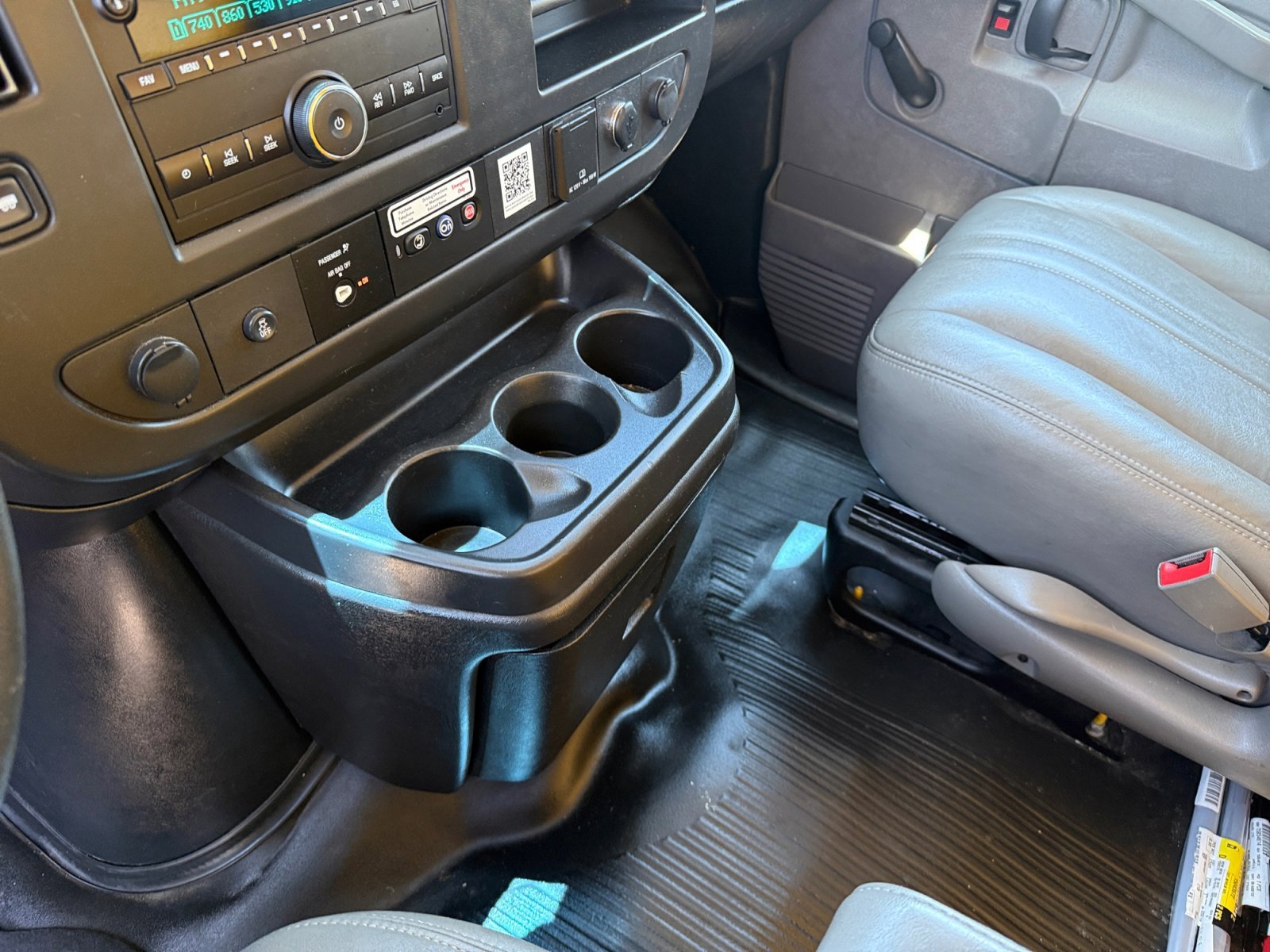 Used 2018 Orange GMC Work Van image 13