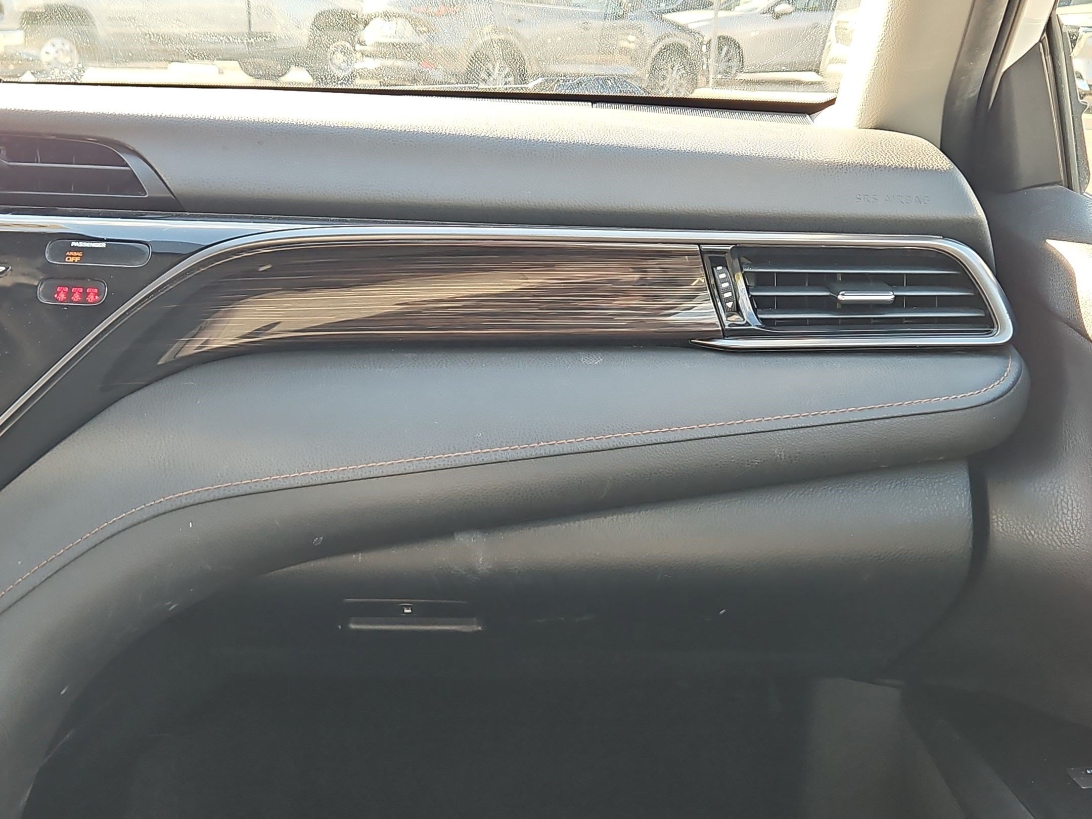 Used 2019 White Toyota LE image 27