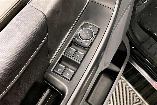 Used 2025 Agate Black Metallic Ford XLT image 30