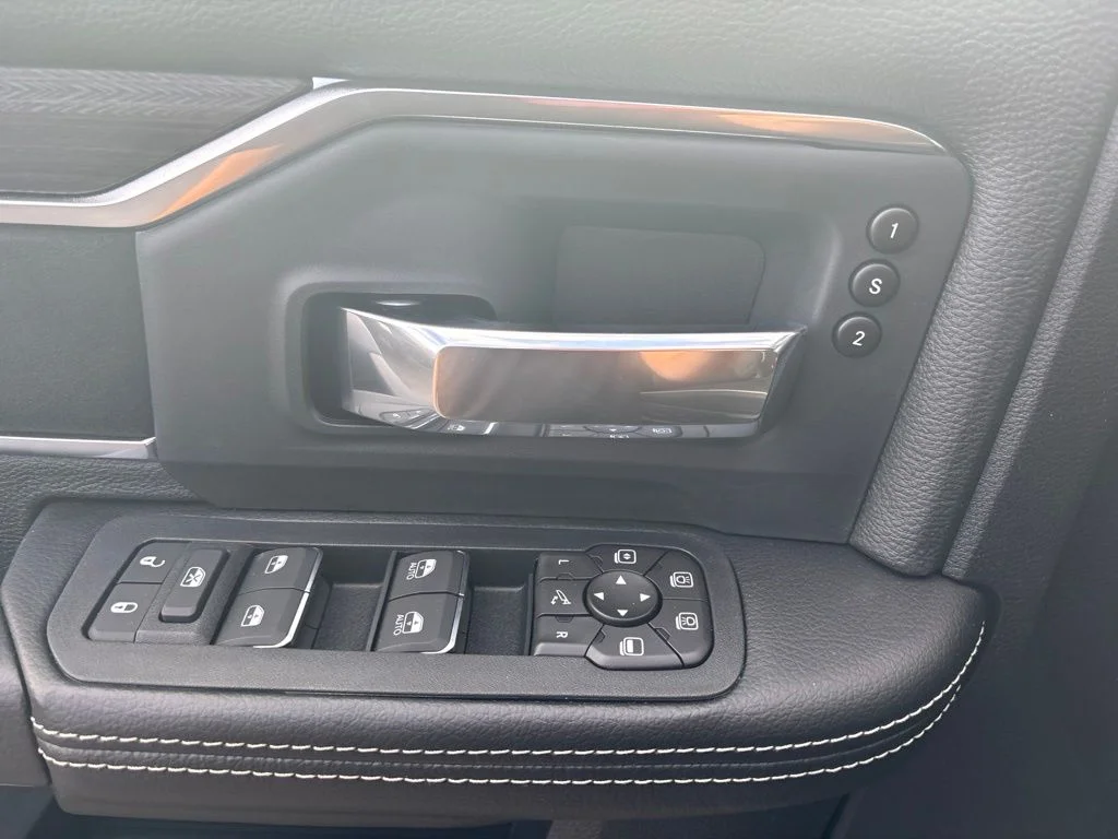 New 2026 Diamond Black Crystal Pearl-Coat Exterior Paint RAM LARAMIE image 15