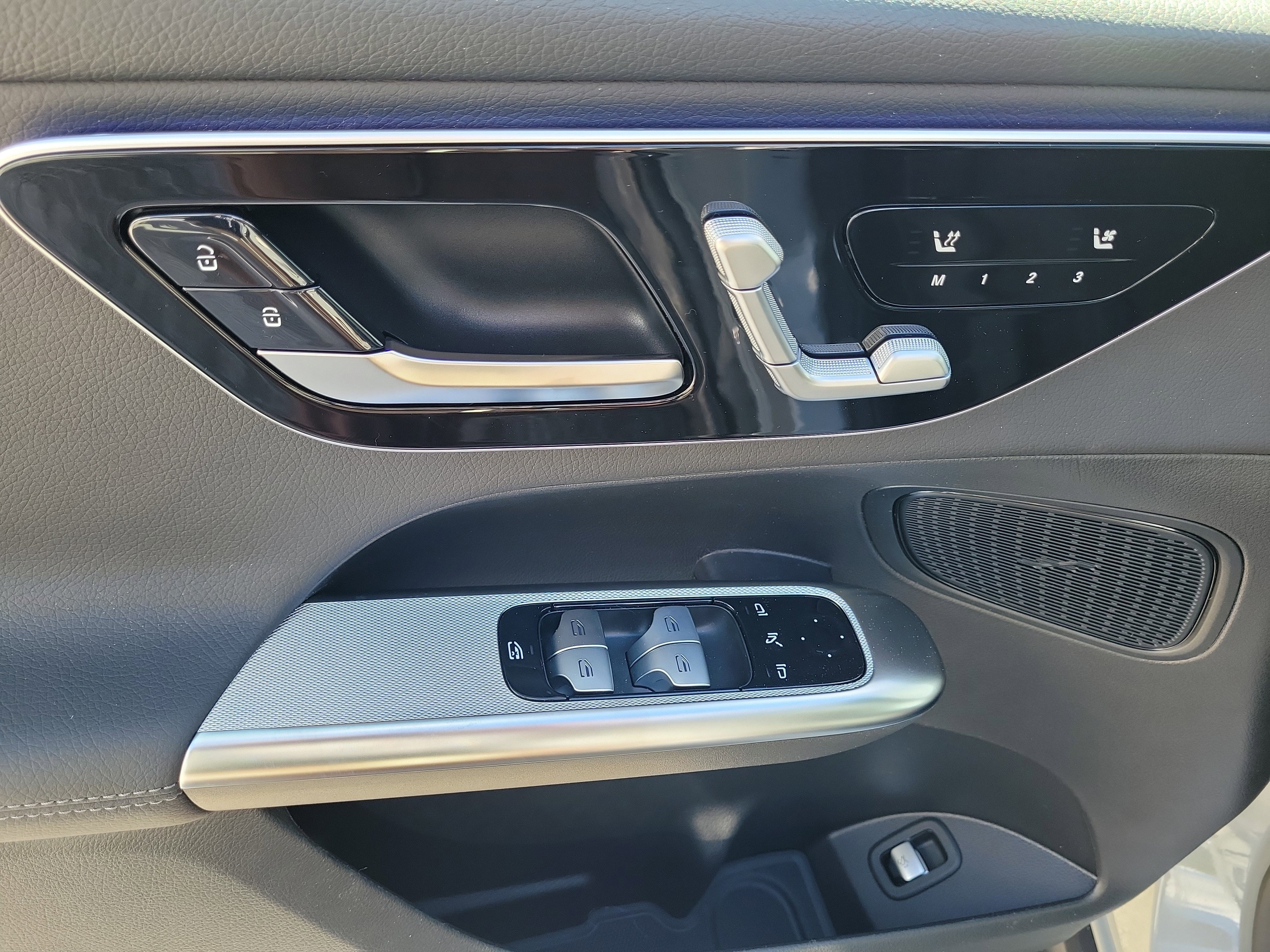 New 2026 MANUFAKTUR Alpine Grey Mercedes-Benz GLC 300 image 17