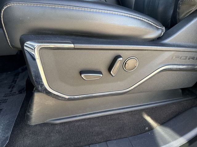 Used 2022  Ford Lariat image 19