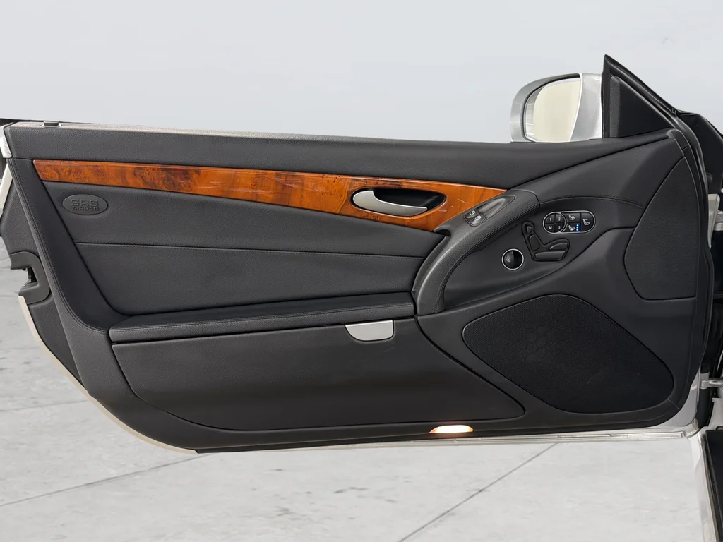 Used 2009 Silver Mercedes-Benz SL 550 image 27