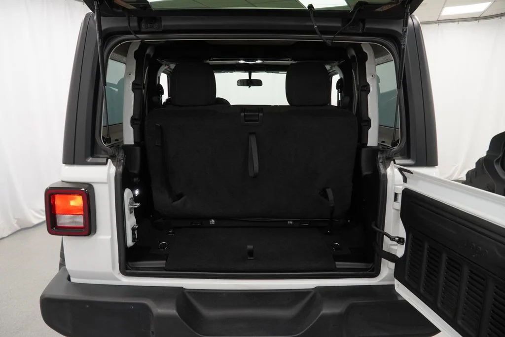 Used 2022 White Jeep Willys image 41