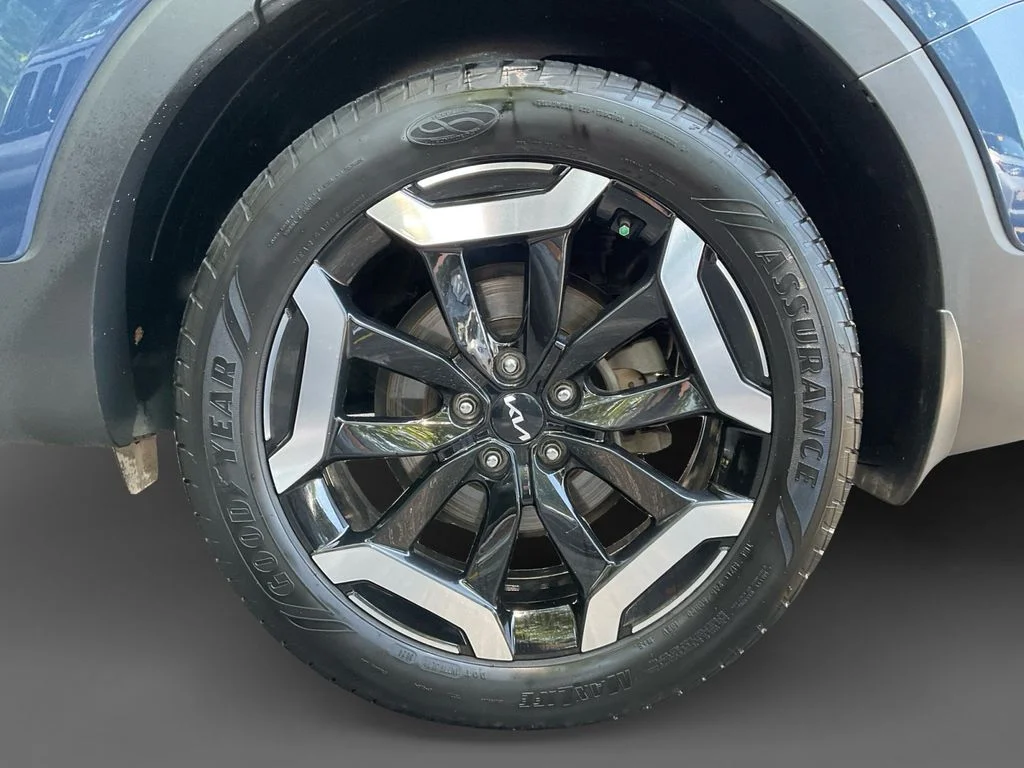 Used 2023 Black Kia EX image 8