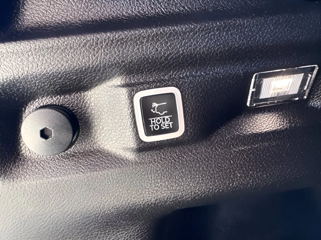 Used 2025 Silver Jeep Altitude image 28