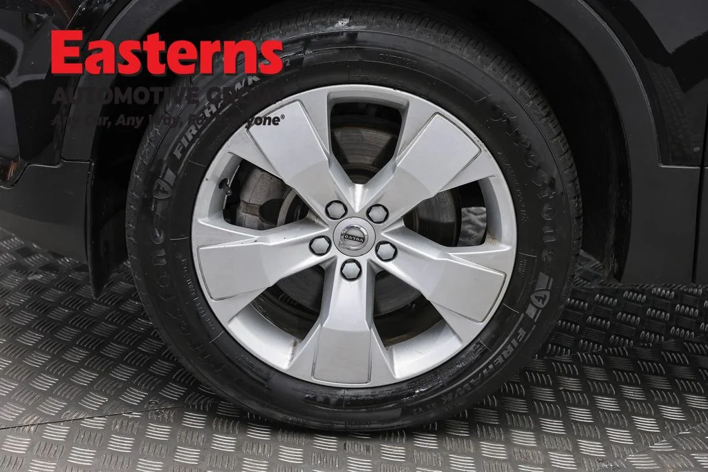 Used 2022 Black Volvo Momentum image 32