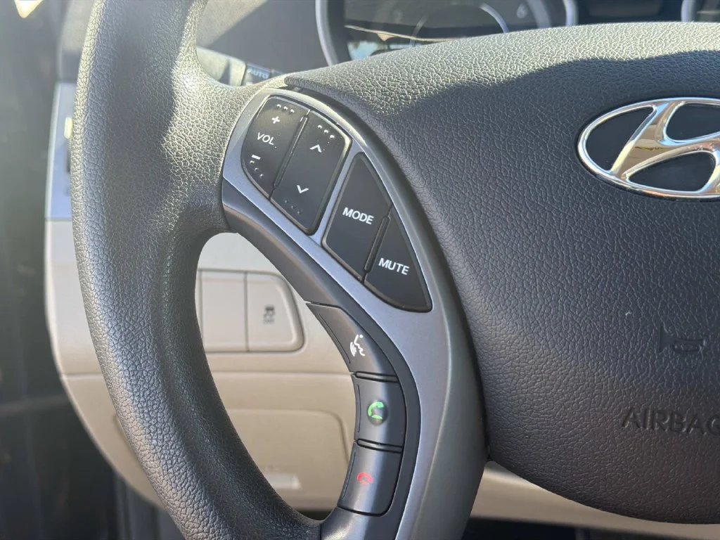 Used 2016 Black Hyundai SE image 17