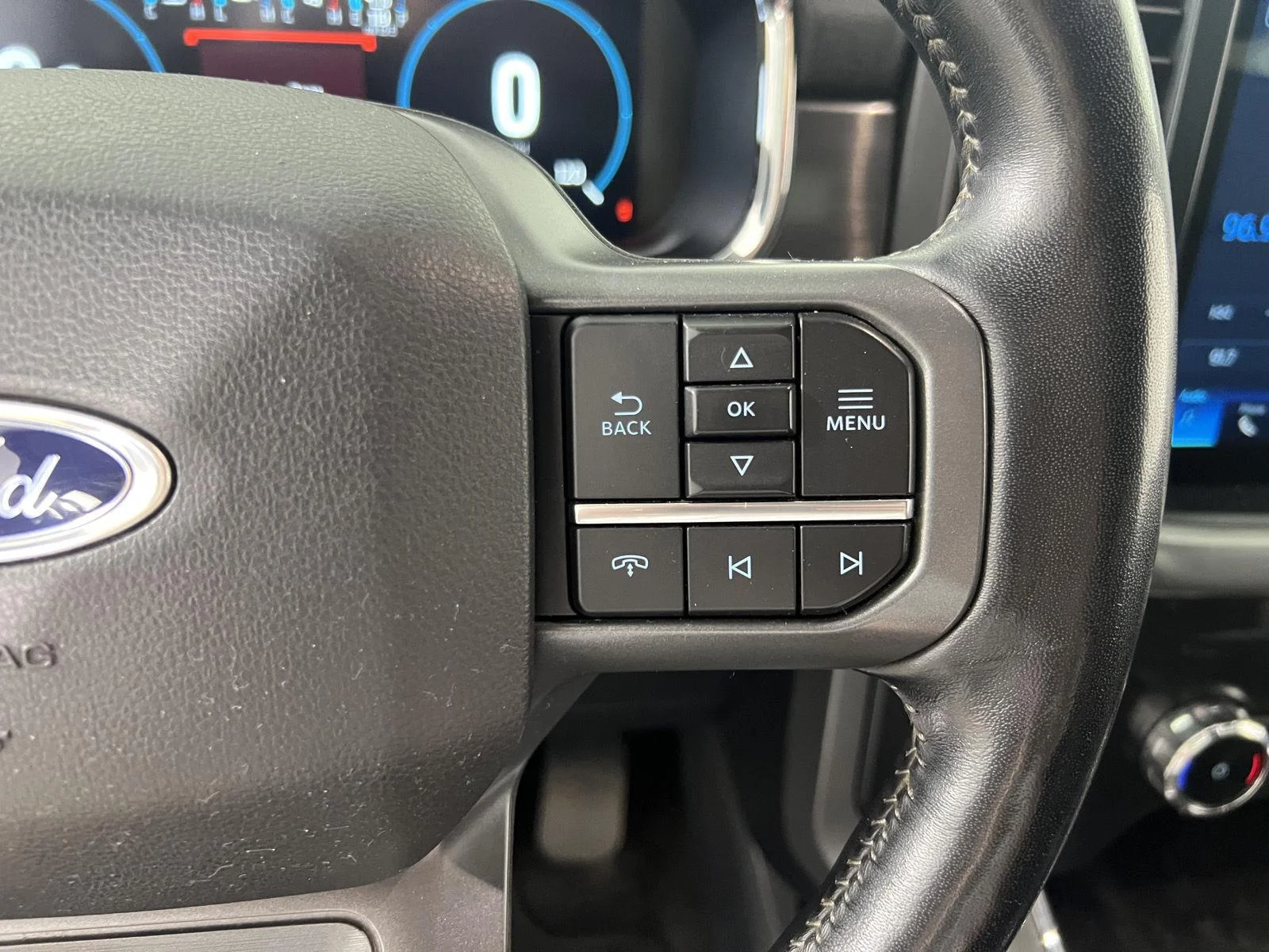 Used 2022 Iconic Silver Ford LARIAT image 15