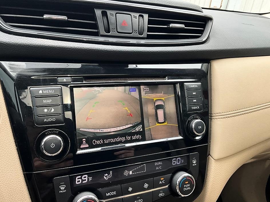 Used 2018 Green Nissan SL image 20