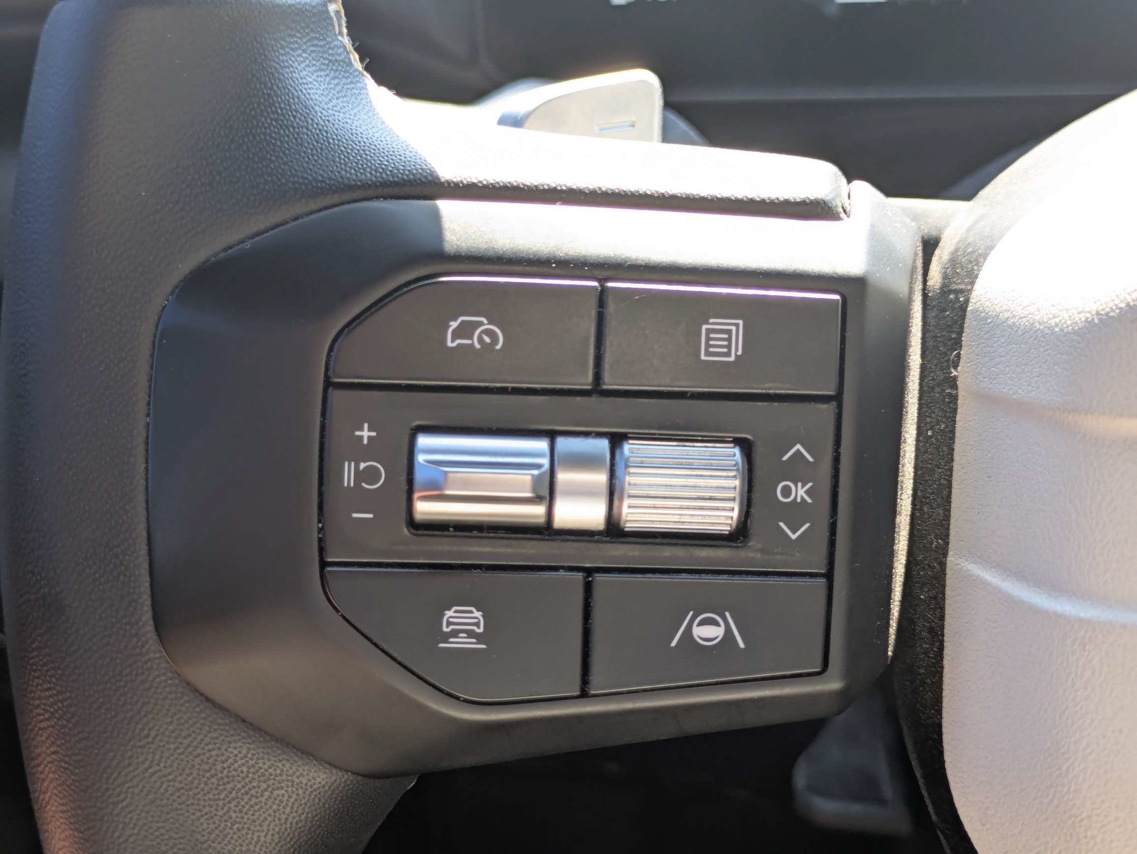 Used 2025 White Kia GT-Line image 20