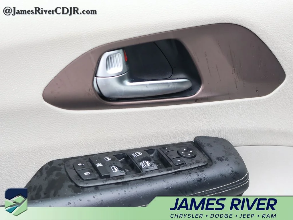 Used 2023 White Chrysler LX image 22