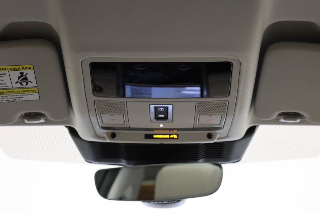 Certified Used 2023 Portofino Blue Metallic Land Rover SE image 14