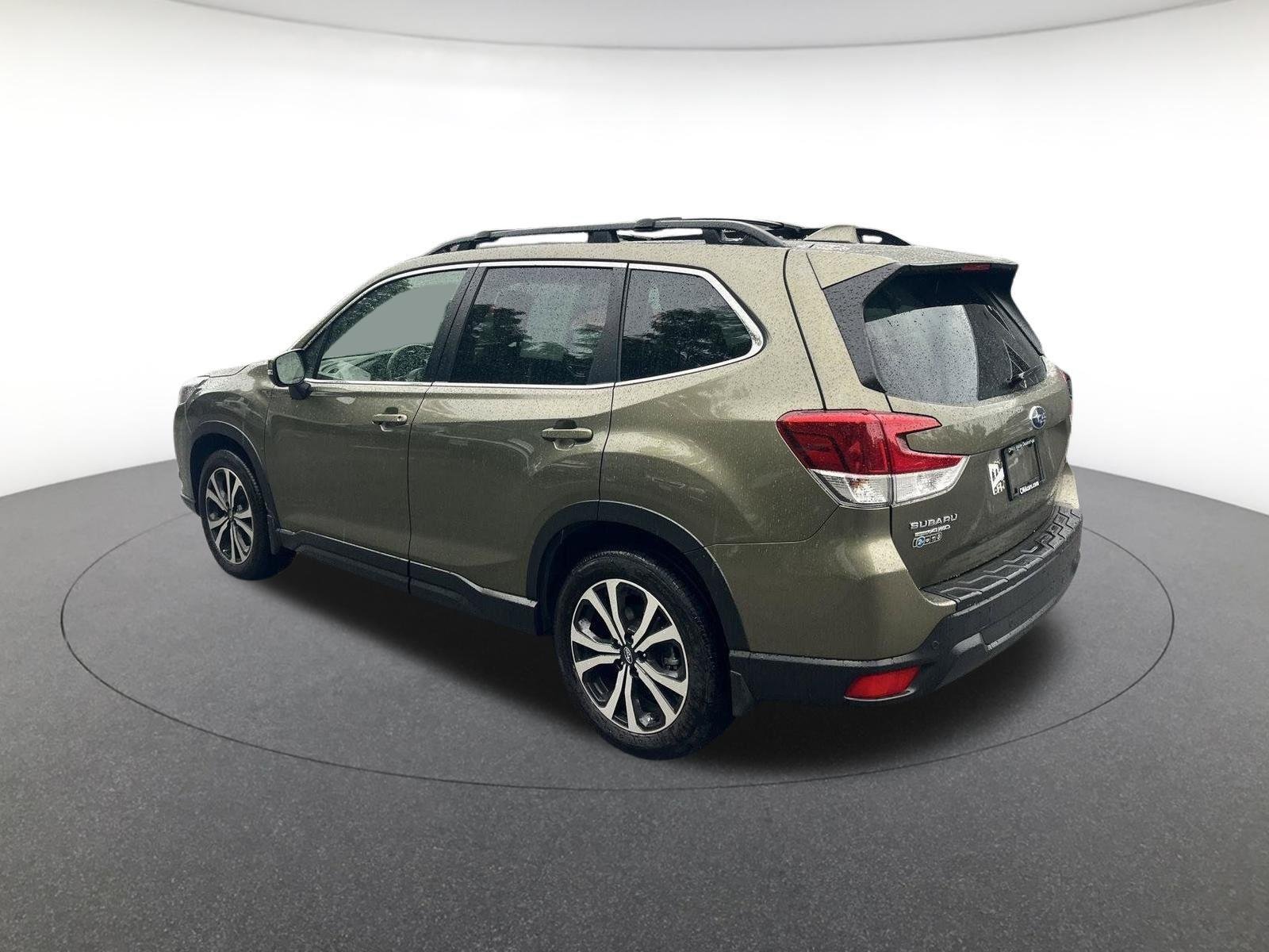 Used 2023 Autumn Green Metallic Subaru Limited image 5