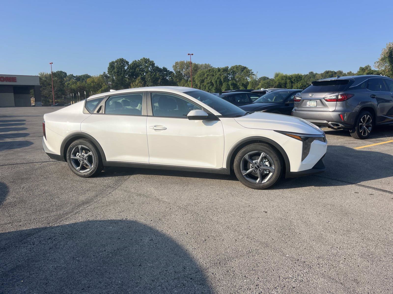 New 2026 Snow White Pearl Kia LXS image 2