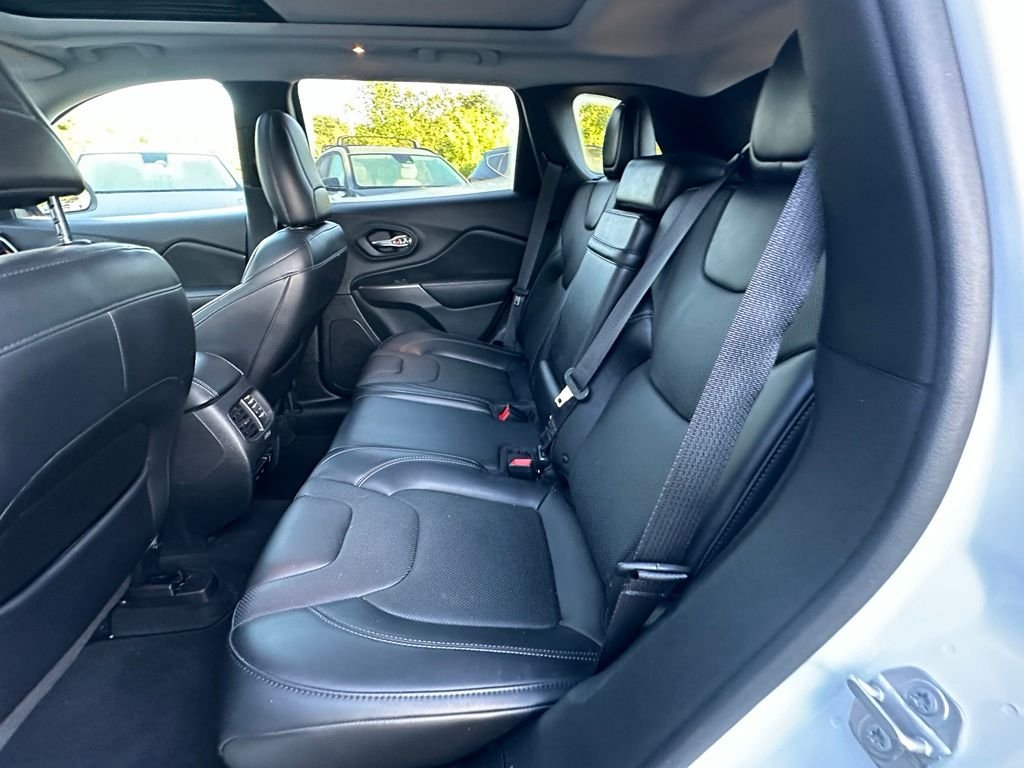 Used 2019 White Jeep Limited image 13