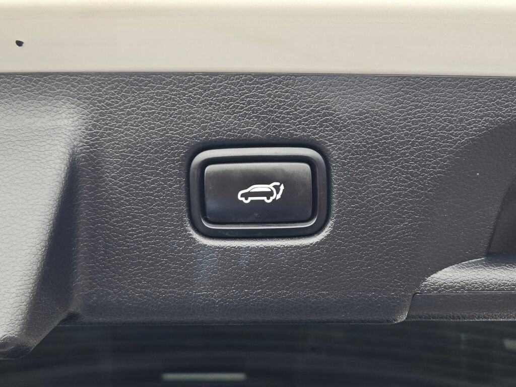 Used 2021 White Hyundai Limited image 18