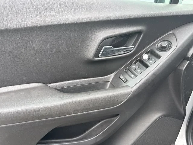 Used 2018 SILVER ICE METALLIC Chevrolet LT image 7