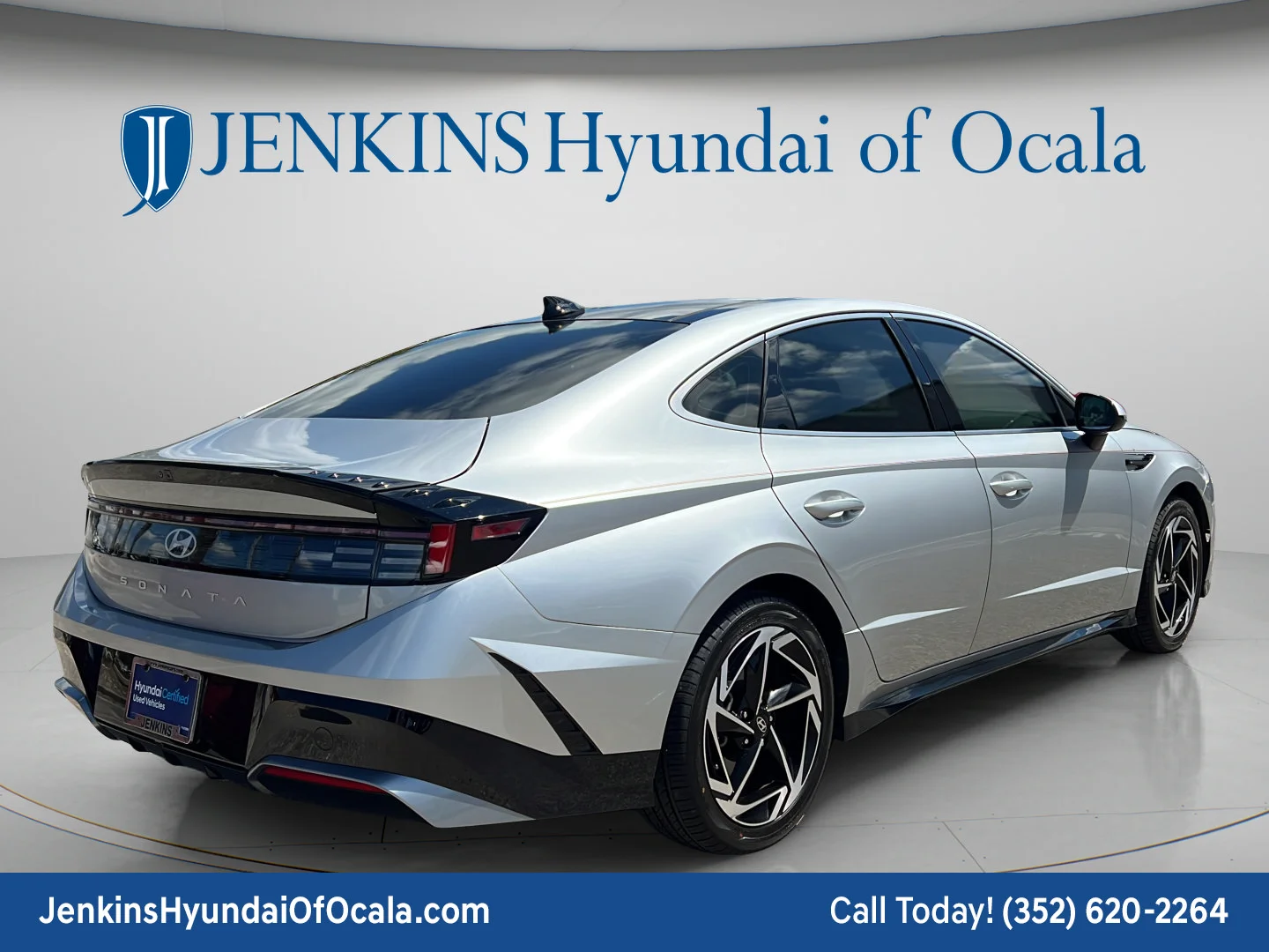 Used 2024 Aero Silver Hyundai SEL image 3