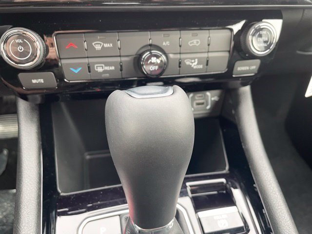 New 2026 Bright White Clearcoat Jeep Latitude Altitude image 13