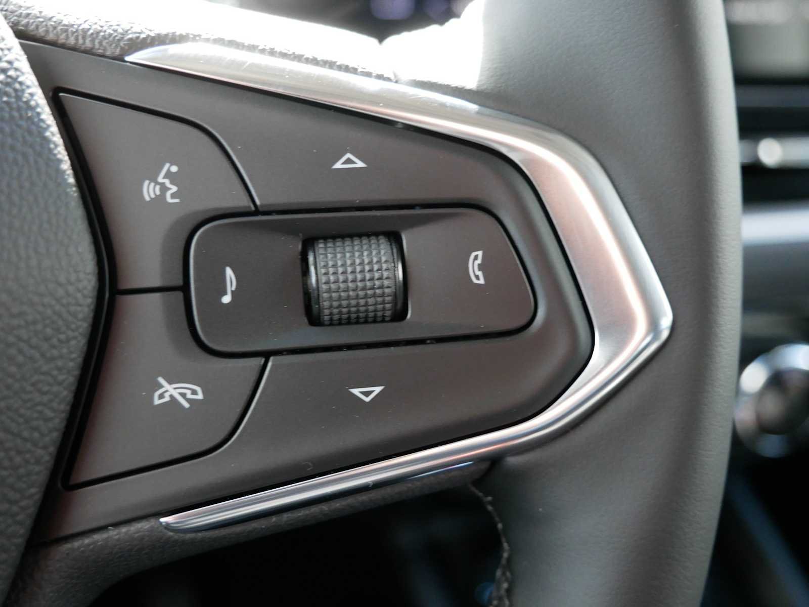 New 2026 Summit White Chevrolet LT image 27