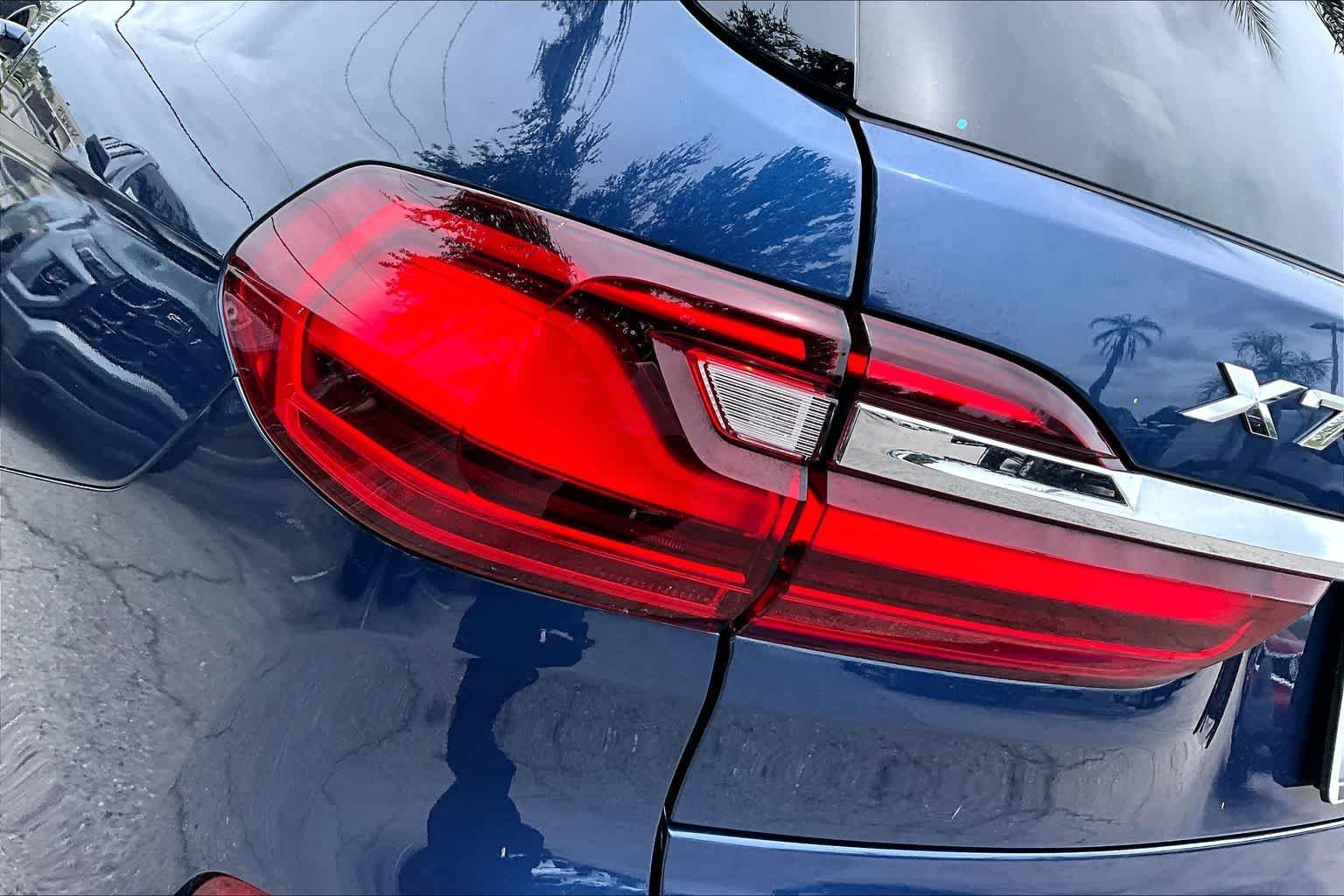 Used 2019 Phytonic Blue Metallic BMW xDrive50i image 28