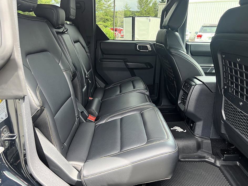 Used 2025 Shadow Black Ford Badlands image 23