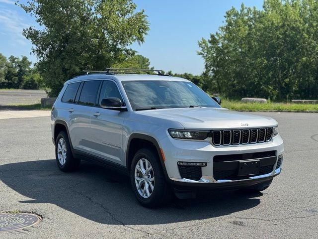Used 2022 Silver Jeep Limited image 7
