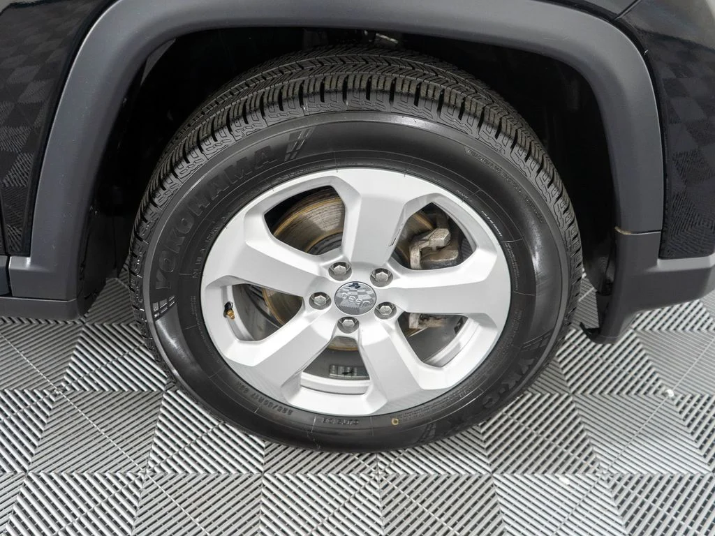 Used 2018 Black Jeep Latitude image 30