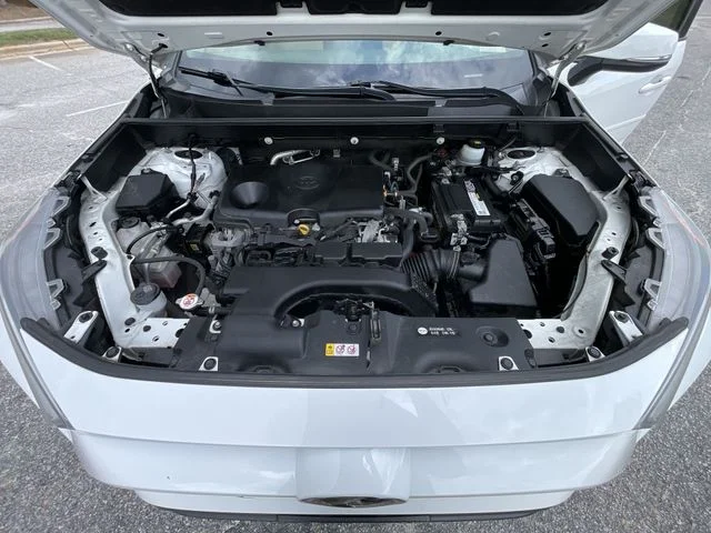 Used 2020 White Toyota LE image 28