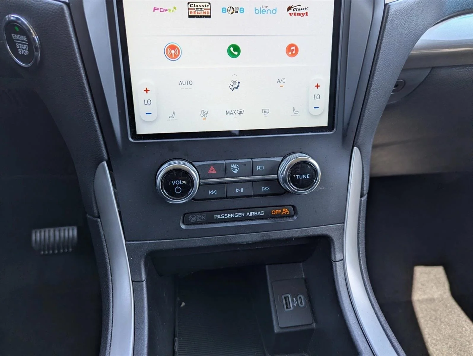 Used 2024 Oxford White Ford SEL image 19