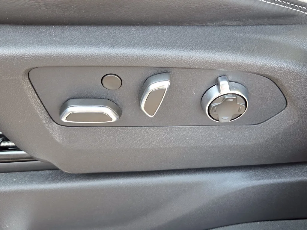 Used 2026 Summit White GMC AT4X image 10