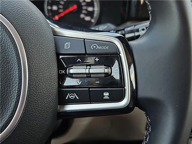 Used 2023 Glacial White Pearl KIA EX (DCT) Front-Wheel Drive image 20