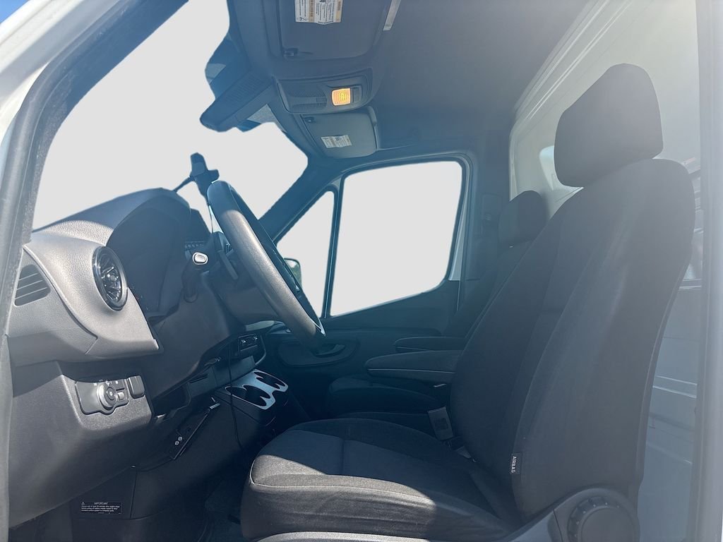 Used 2020  Mercedes-Benz Standard Roof V6 image 36