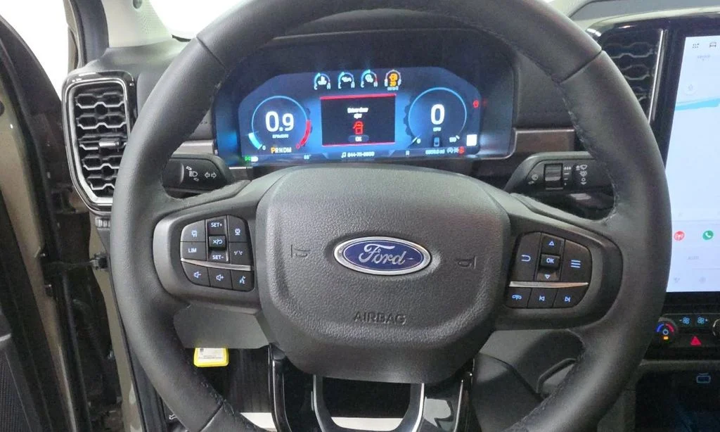 Used 2025 Gray Ford Lariat image 9