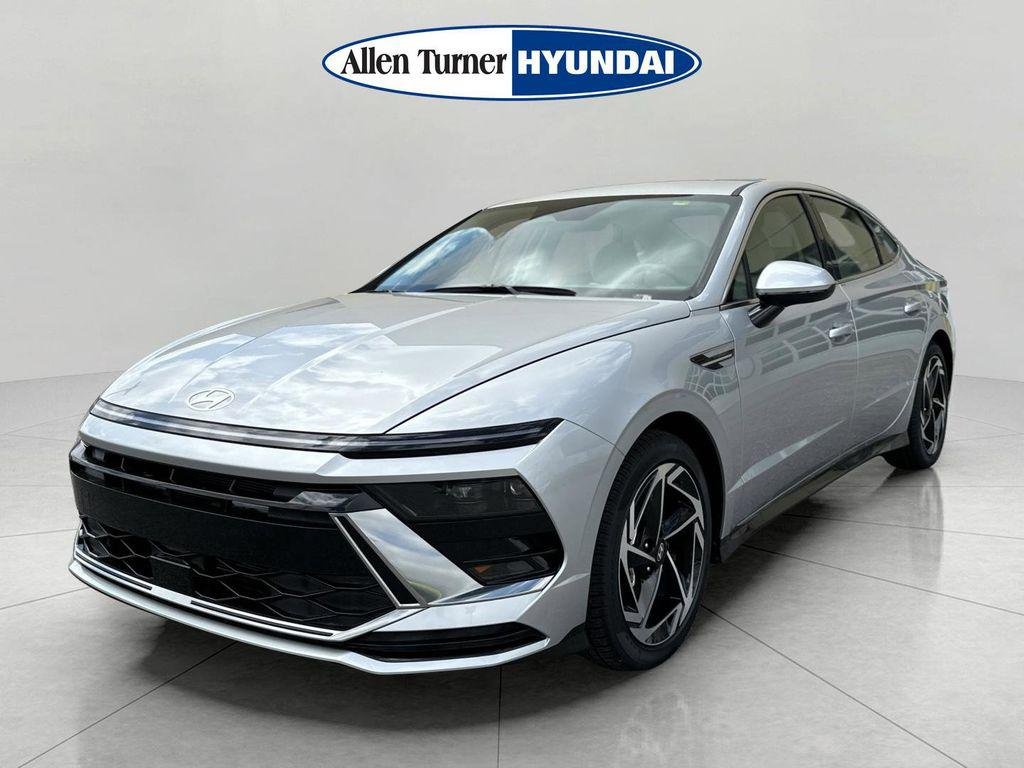 New 2026 Aero Silver Hyundai SEL Sport image 3